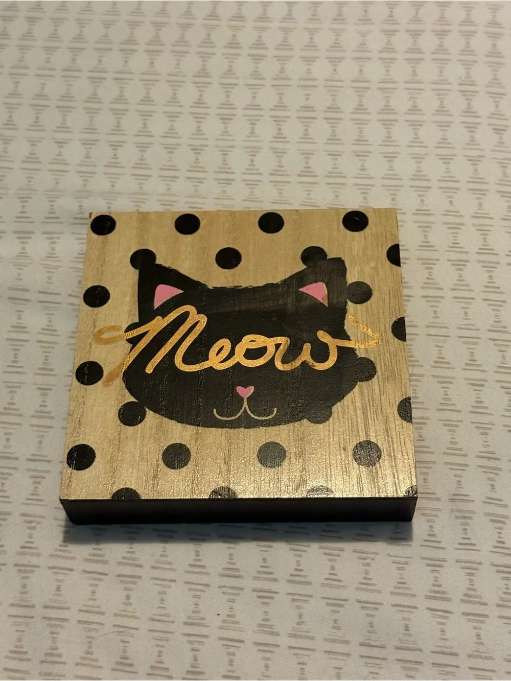 Gold and Black 'Meow' Cat Sign for Cats